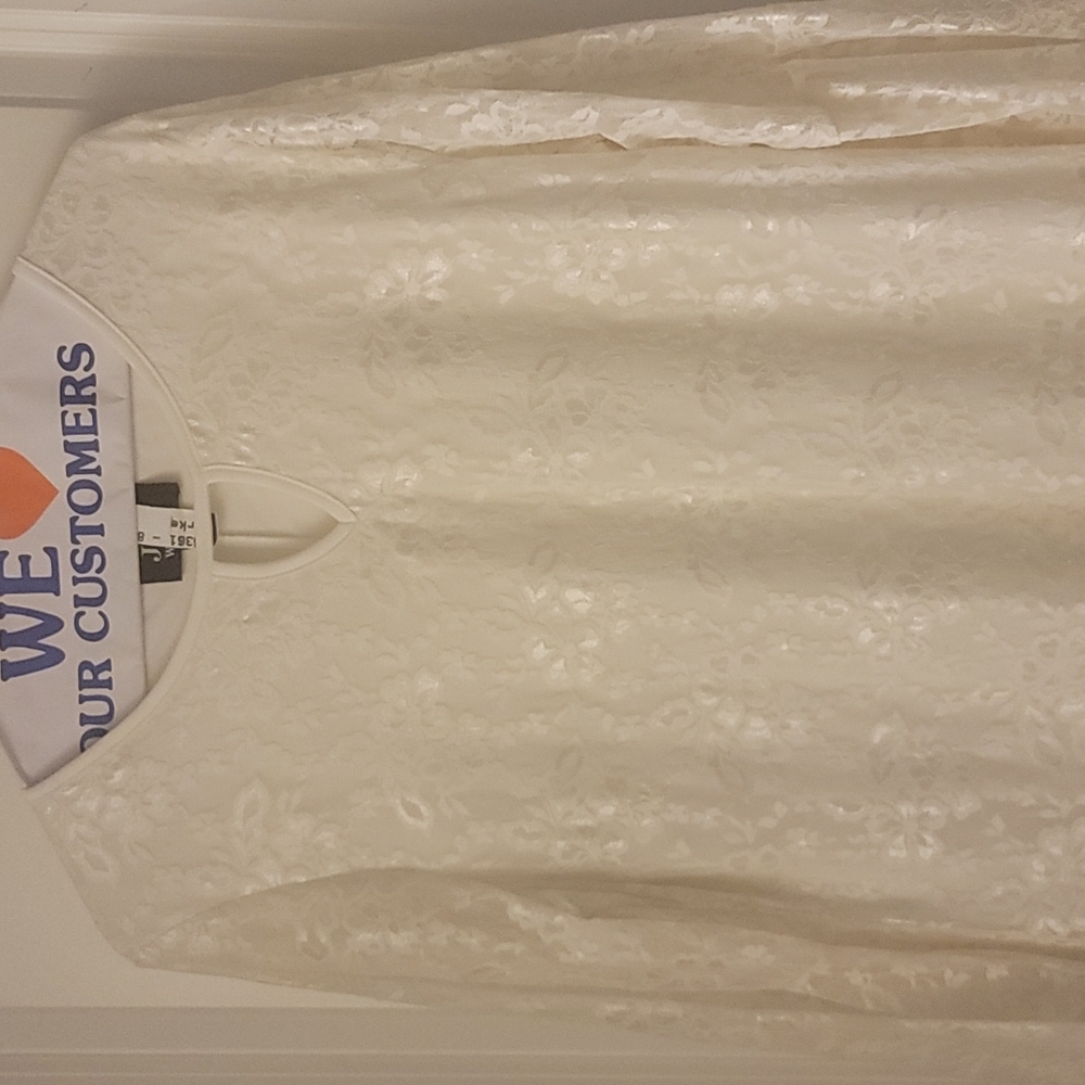 Women beautiful Spring/Summer off white Lace dress size 16.